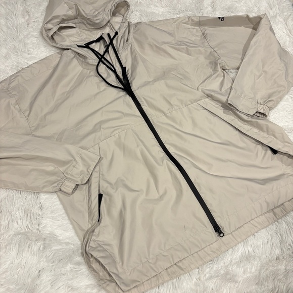 Adidas Traveer RAIN.RDY Rain Jacket / Savanna FI0570 Men's Size Large - Picture 5 of 16